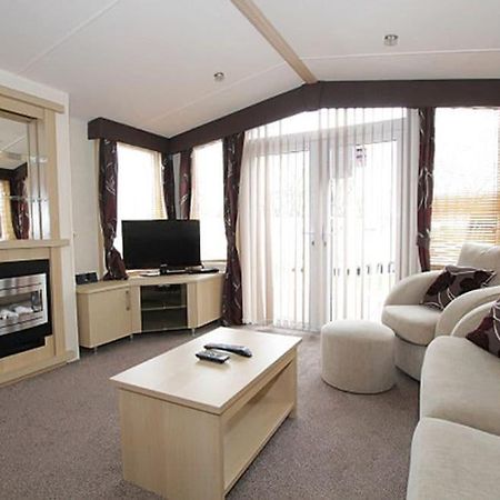 Hoburne Cotswold Hotel South Cerney Eksteriør billede